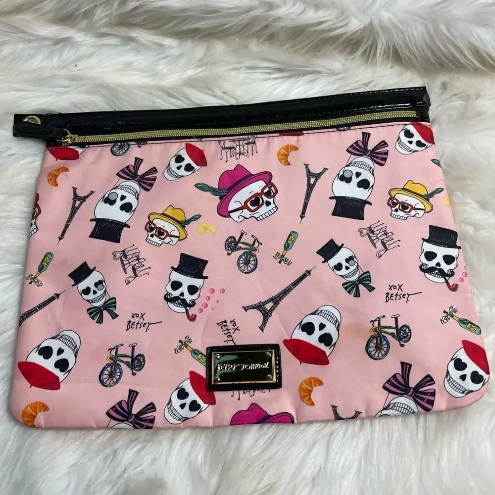 Betsey Johnson Nylon pink Cosmetic Travel Bag white Skulls with hats.